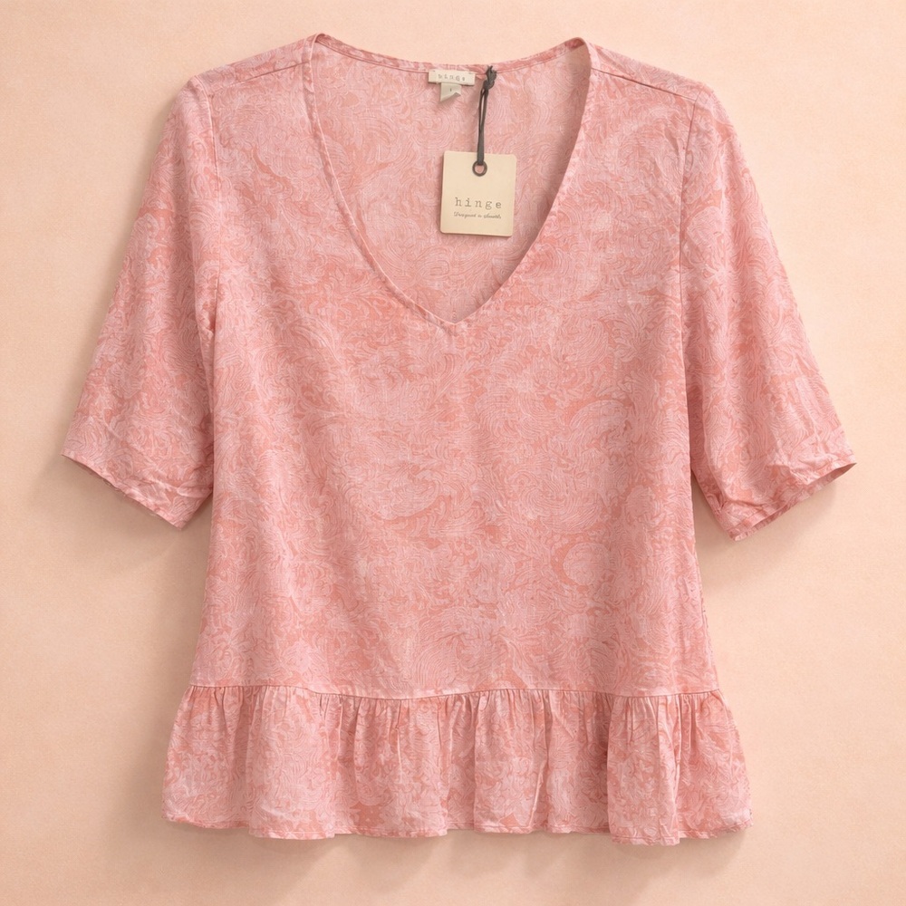 HINGE PEPLUM VNECK TOP